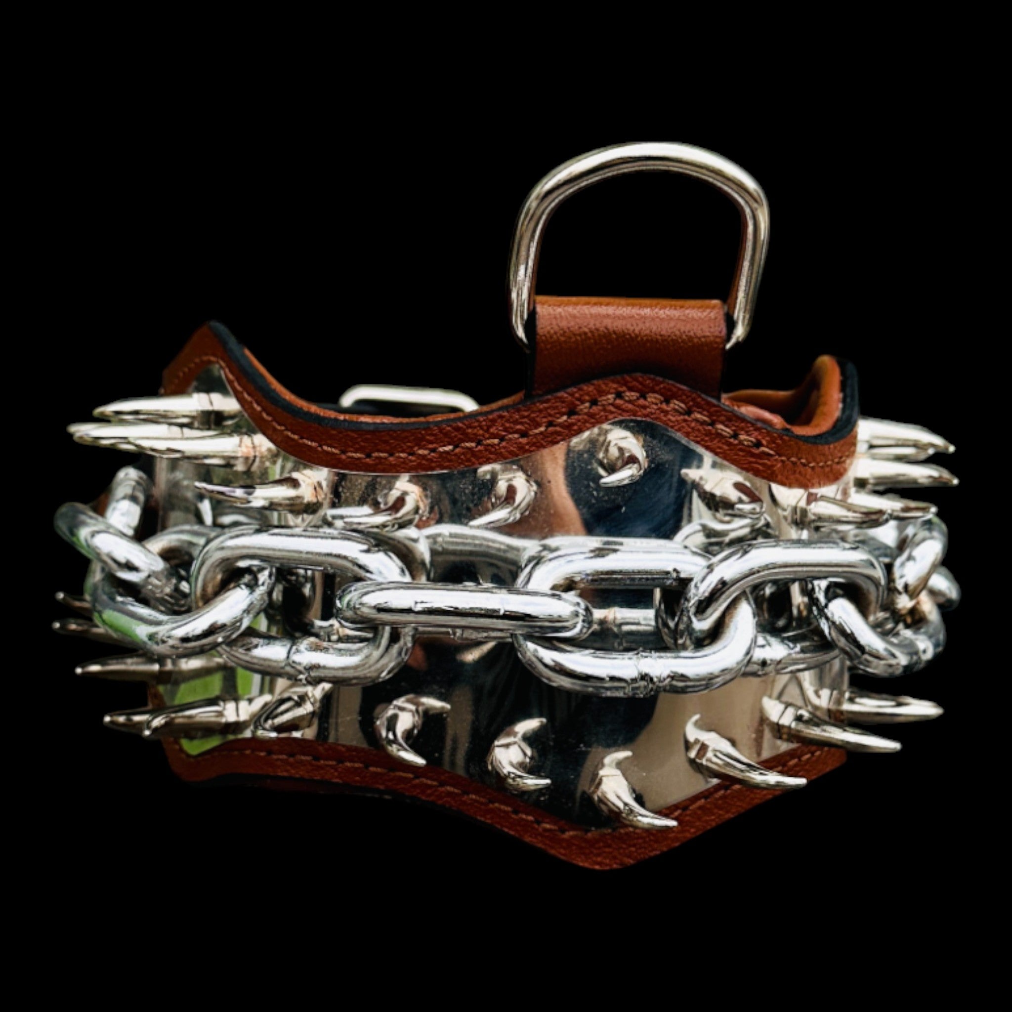 8 cm wide asymmetric spiked collar for strong breeds.