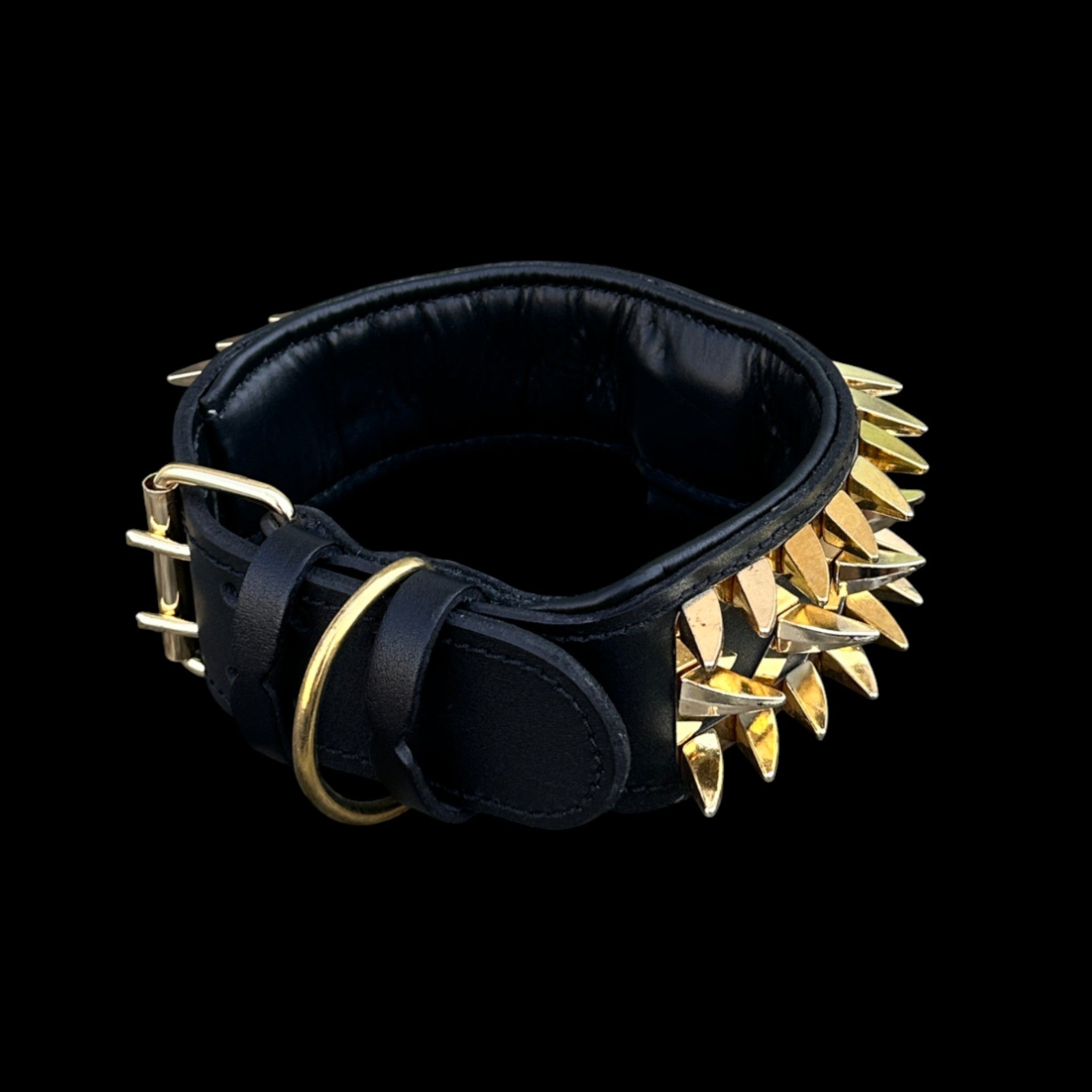 aureus_fang_buffalo_leather_dog_collar