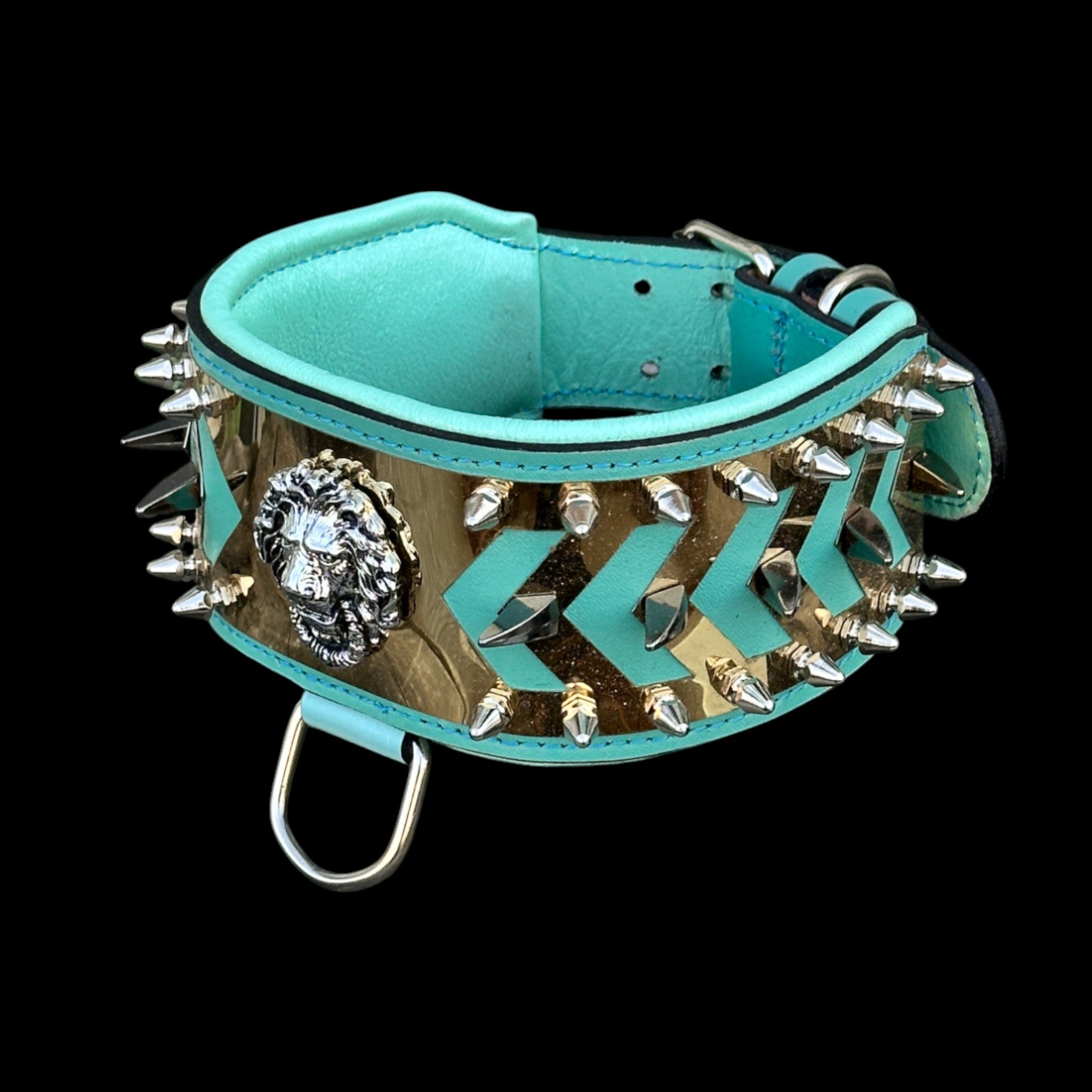 Close-up of lion logo on gold plate – handcrafted premium dog collar.