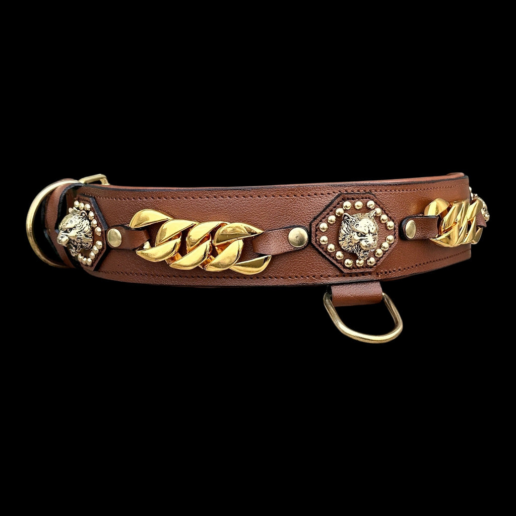 A&C Dog Collars el yapımı kahverengi manda derisi köpek tasması, altın rengi zincir detaylı ve aslan figürlü süslemeli