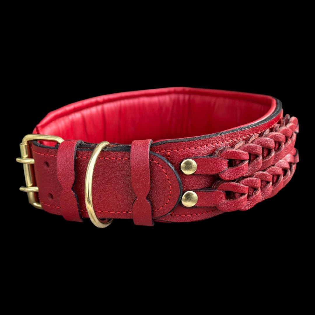 A&C Dog Collars el yapımı, örgülü detaylı, pirinç tokalı kırmızı manda derisi köpek tasması
