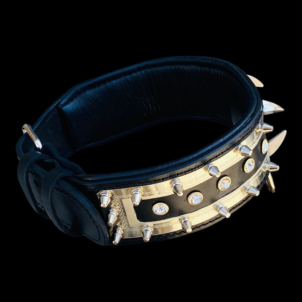 A&C Dog Collars marka, kristal taşlı ve metal çivili, el yapımı siyah hakiki deri köpek tasması.
