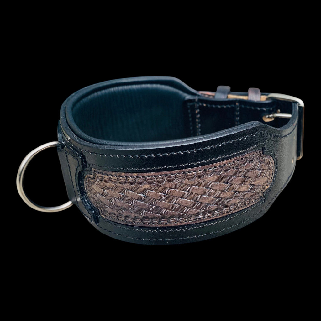 A&C Dog Collars el yapımı siyah manda derisi köpek tasması, kahverengi dokulu detaylı ve paslanmaz çelik halkalı
