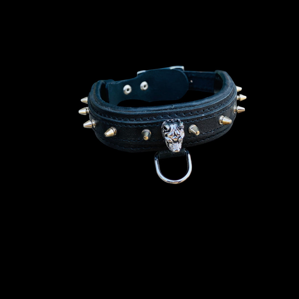 Front view of 4 cm (1.57 inch) handmade black leather dog collar with Bully head logo and gold spikes