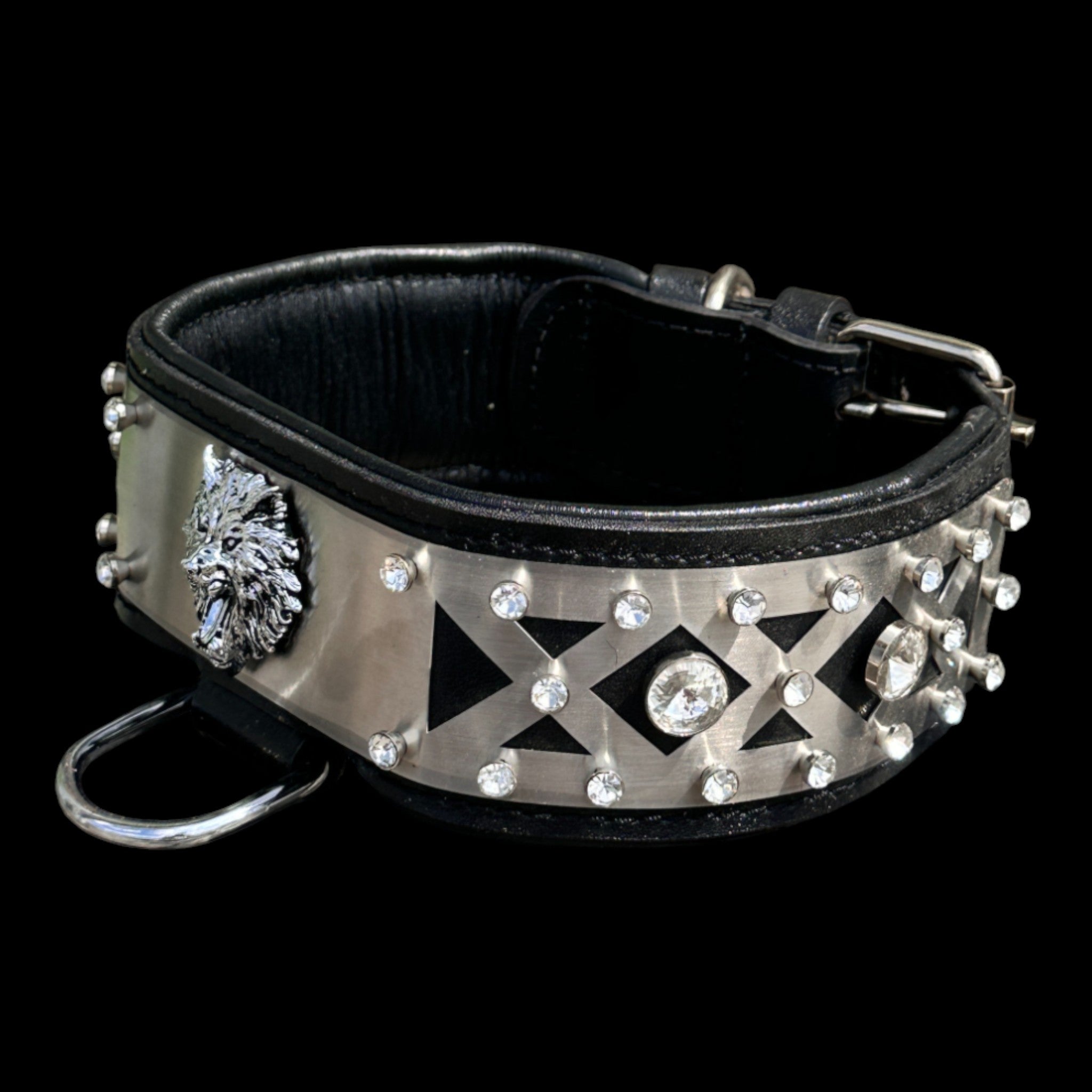 6 cm wide buffalo leather collar with lion emblem design