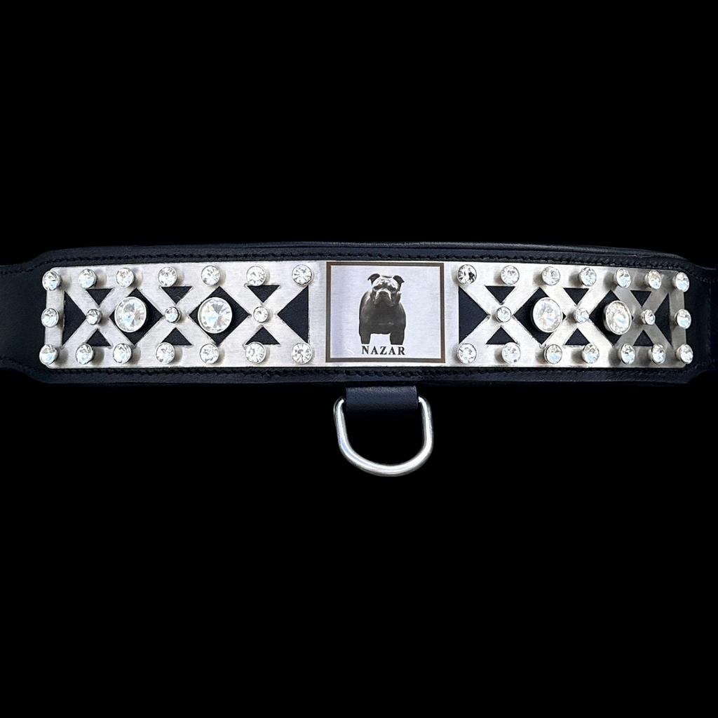 A&C Dog Collars marka, kristal taşlı ve lazer kazımalı fotoğraflı, siyah manda derisi geniş köpek tasması.